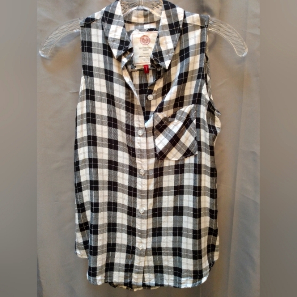 🆓🆓🆓SO Perfect Black and White Checkered Sleeveless XS Shirt